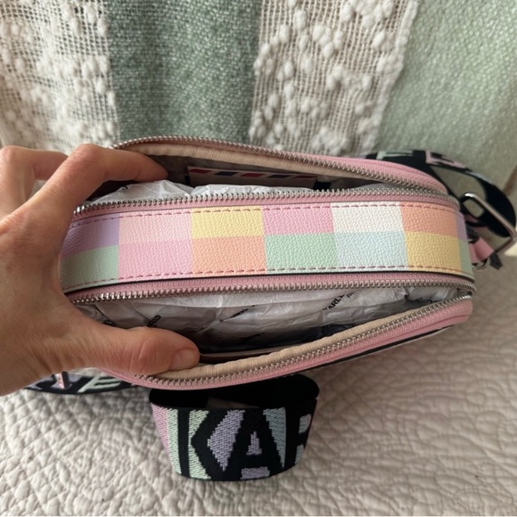 NWT KARL LAGERFELD PARIS MAYBELLE CROSSBODY CAMERA BAG (BLUSH COMBO) - Picture 5 of 7